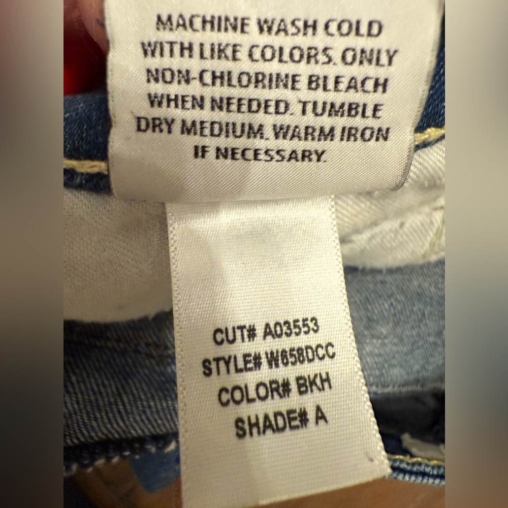 Hudson distressed straight leg cuffed woman’s jeans size 24. - Picture 10 of 10